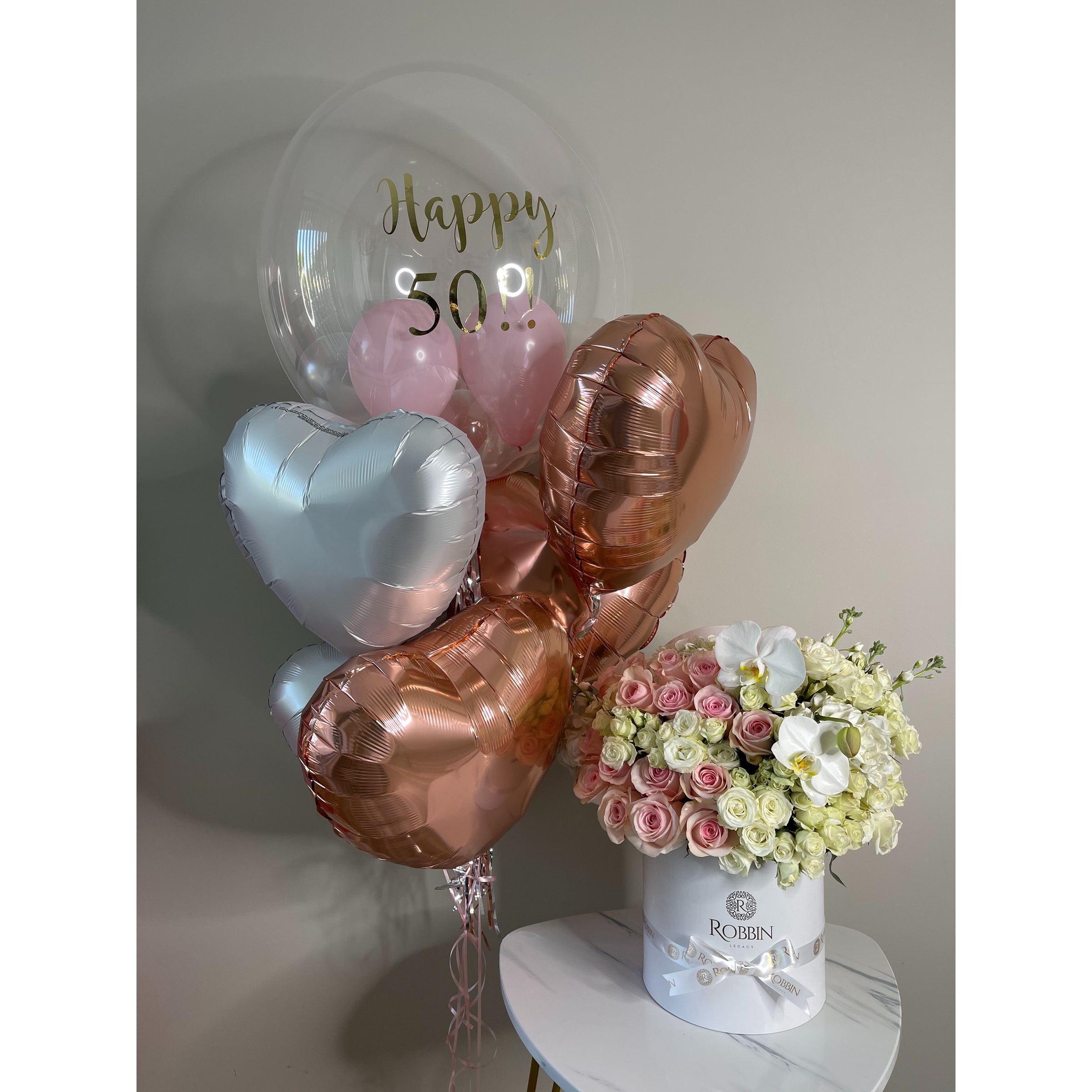 Pink and white Box Mix Fresh Roses Flowers Miami Florida. Fresh Flowers Robbin Legacy 