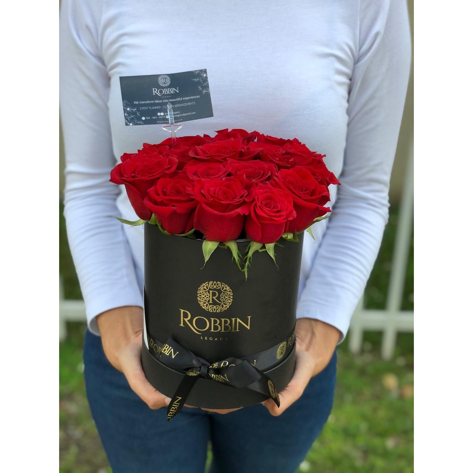Monarca Box: Fresh Roses Flower Medium Box Arrangement Fresh Flowers robbin legacy 