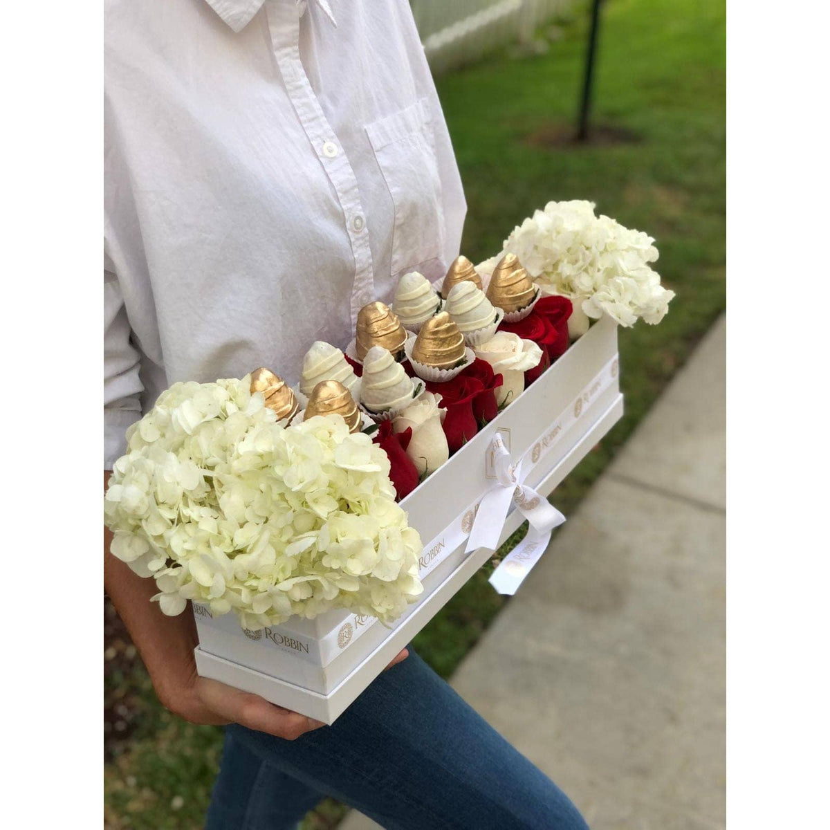 Fresh Roses Flowers and Chocolate Covered Strawberries Miami Florida. Chocolate Covered Strawberries robbin legacy 