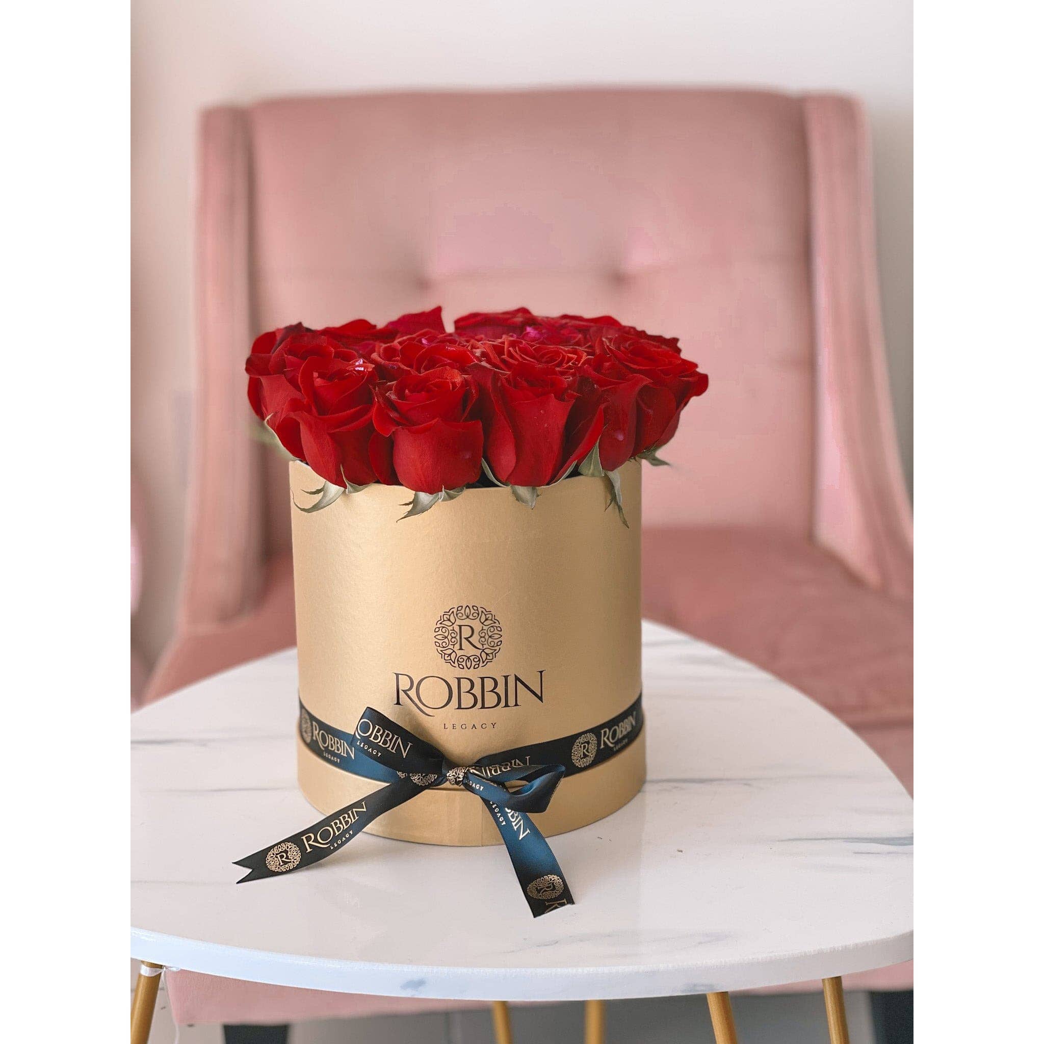 18 -20 Fresh Roses Medium Round Box Miami Florida.. Fresh Flowers Robbin Legacy 