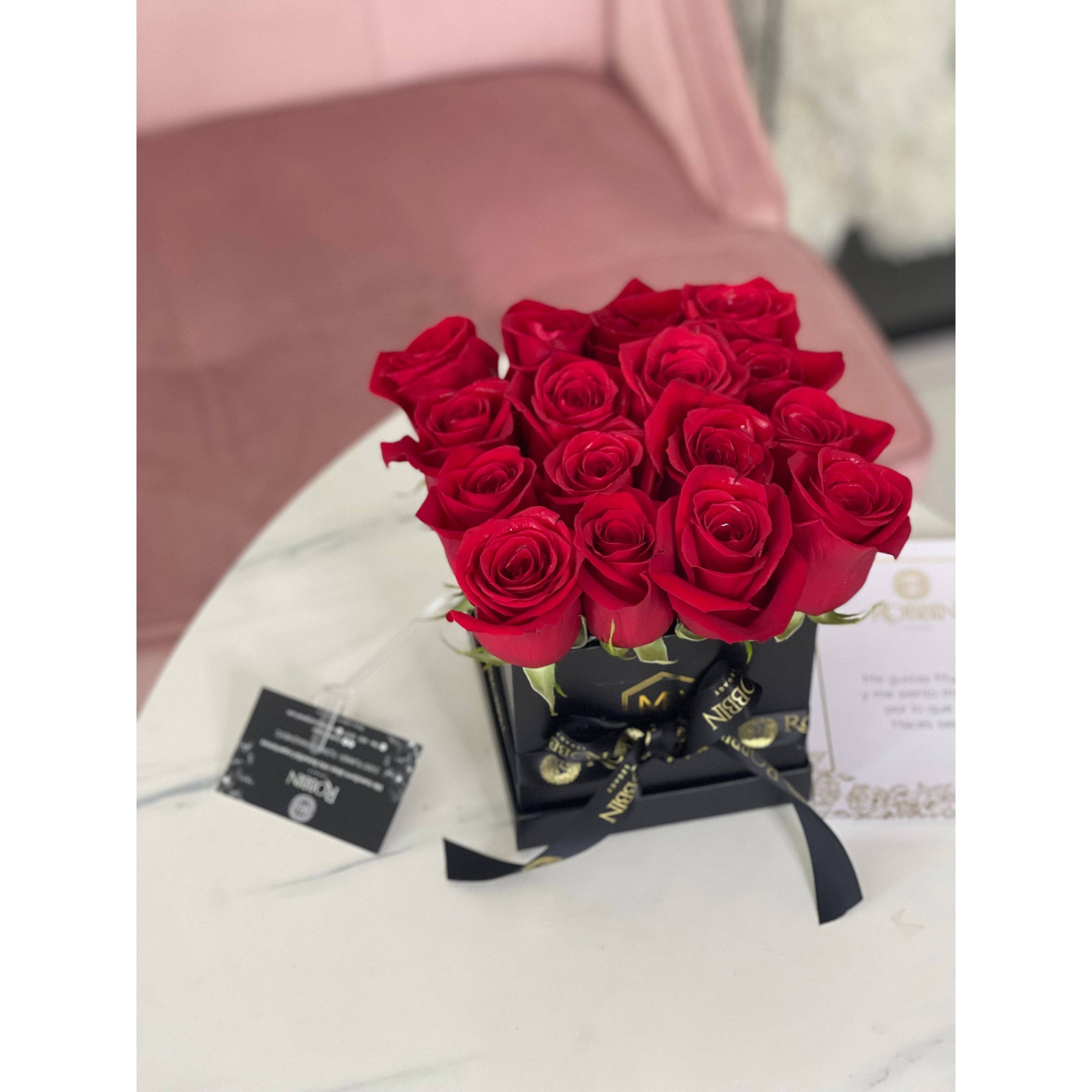 Fresh Roses flowers Medium Box Miami Florida.. Fresh Flowers Robbin Legacy 