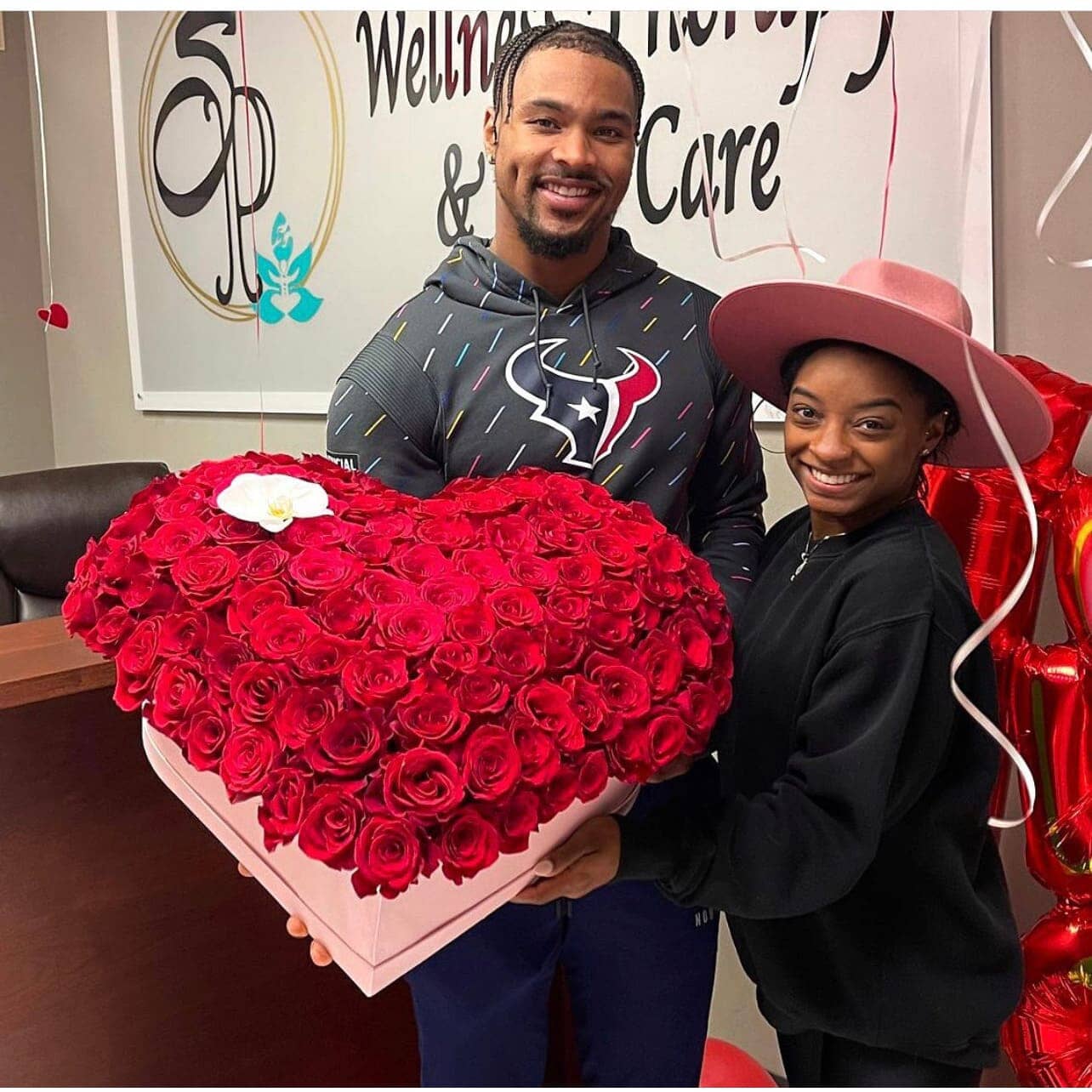 Big Heart Box Fresh Roses Flowers and orchis Miami Florida.. Fresh Flowers Robbin Legacy 