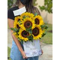 SunFlowers Hat Box Arrangement Miami Florida. Fresh Flowers Robbin Legacy 