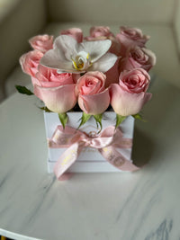 Fresh Roses flowers Medium Box Miami Florida.. Fresh Flowers Robbin Legacy 