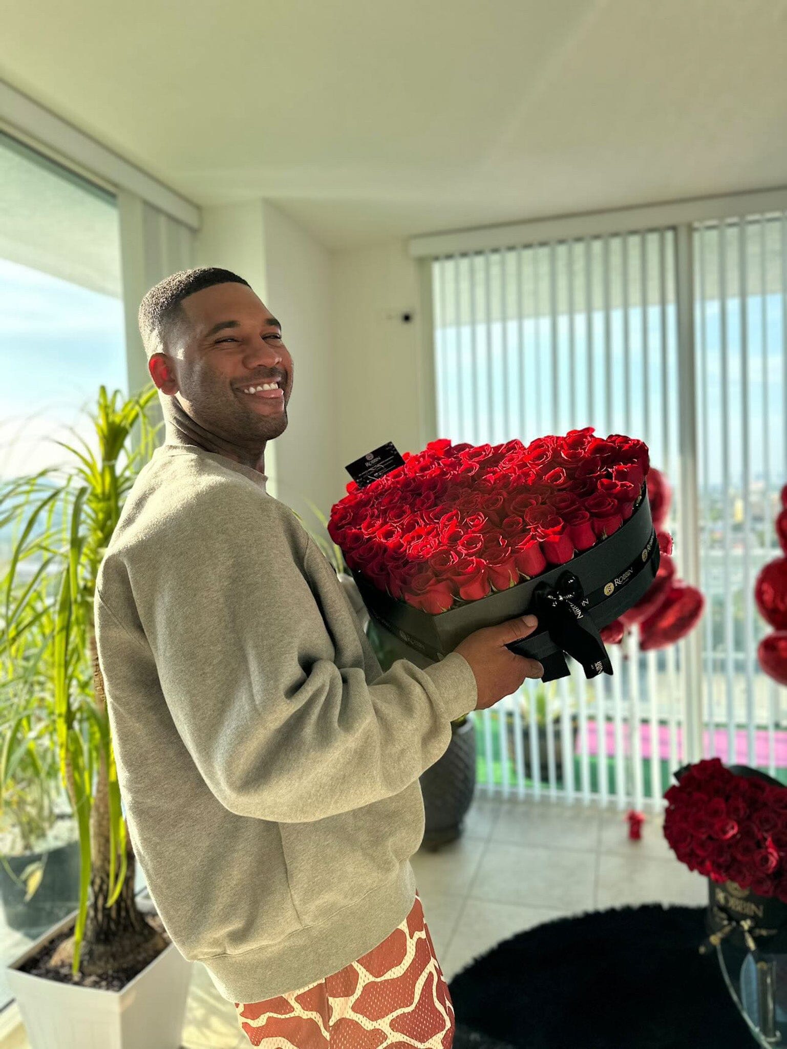 Luxury Big Heart Box fresh Roses Flowers Miami Florida.. Fresh Flowers Robbin Legacy 