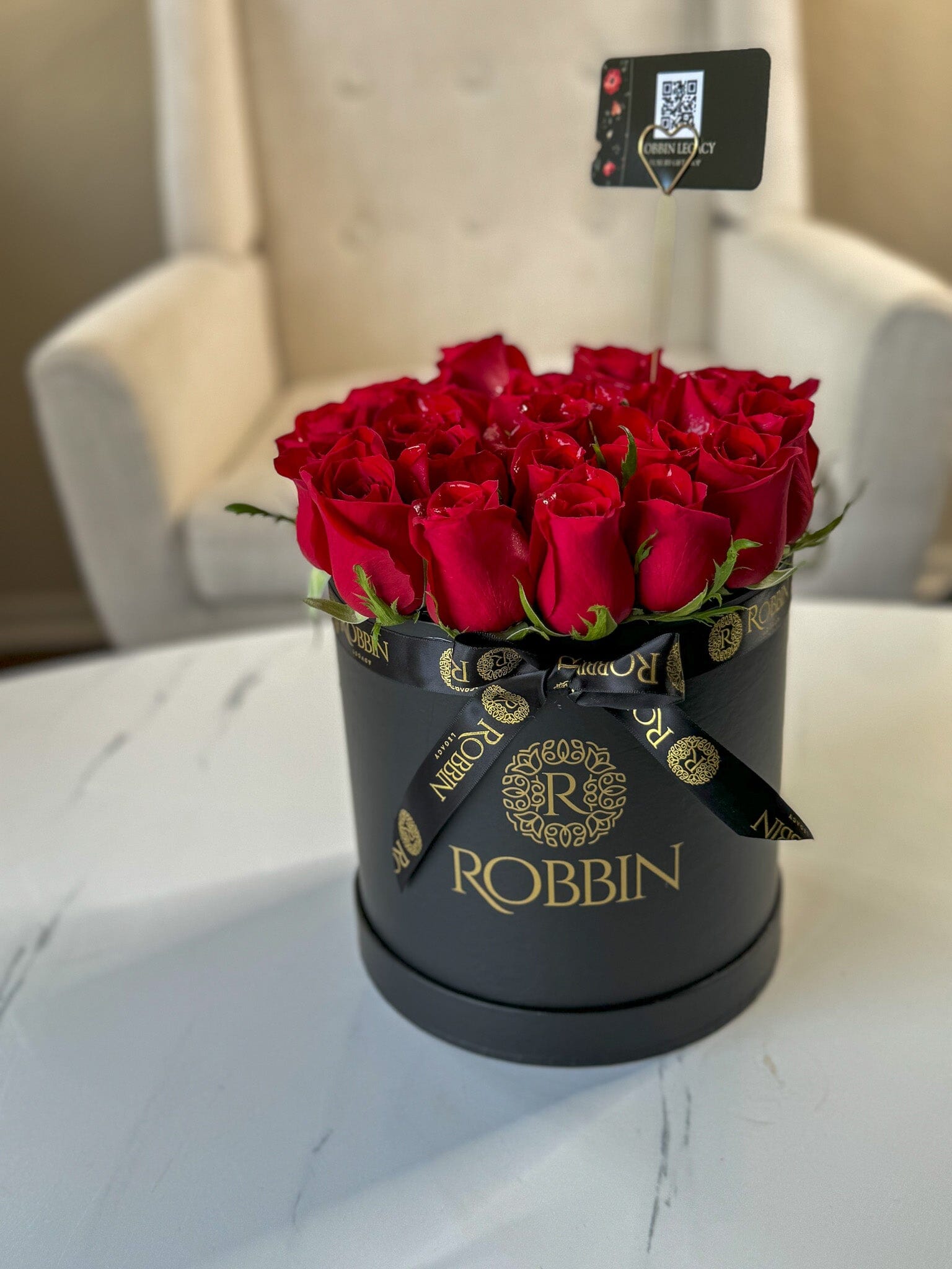 Monarca Box: Fresh Roses Flower Medium Box Arrangement Fresh Flowers robbin legacy 