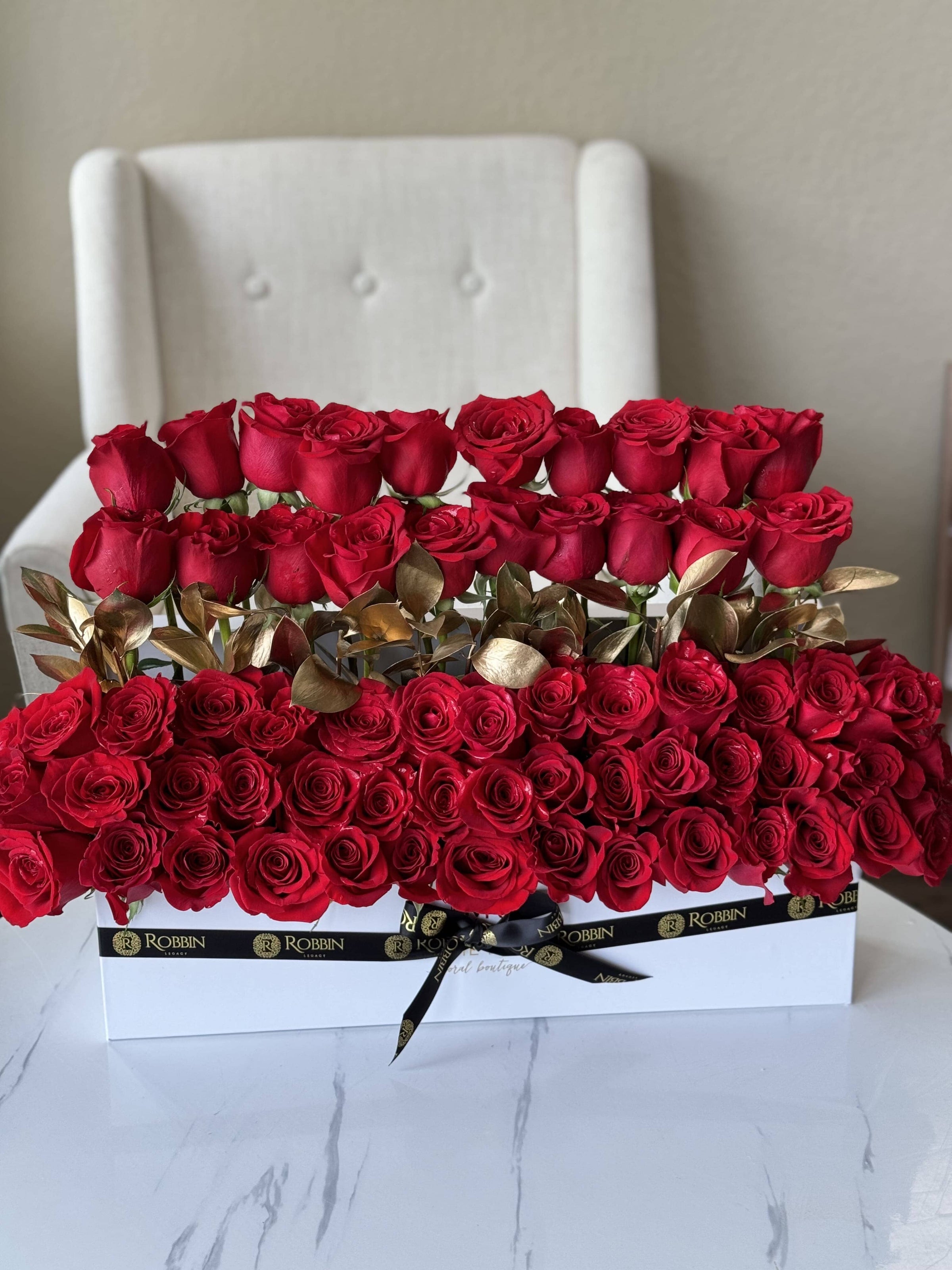 80 Fresh Roses Flowers In Rectangle Box Miami Florida.. Robbin Legacy 