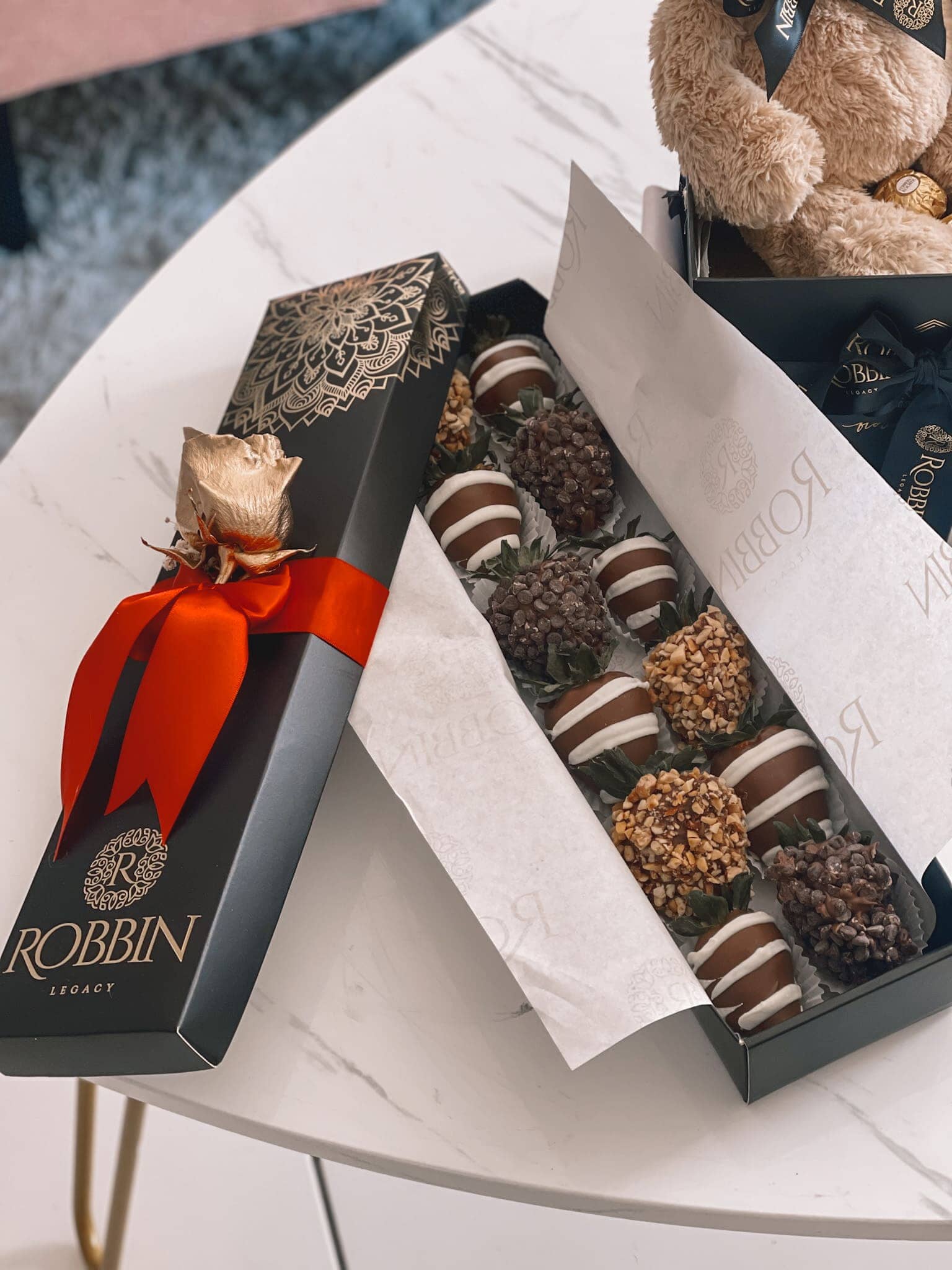 12 strawberries with chocolate covered Strawberries Plus Box Black Miami Florida. Chocolate Covered Strawberries Robbin Legacy 