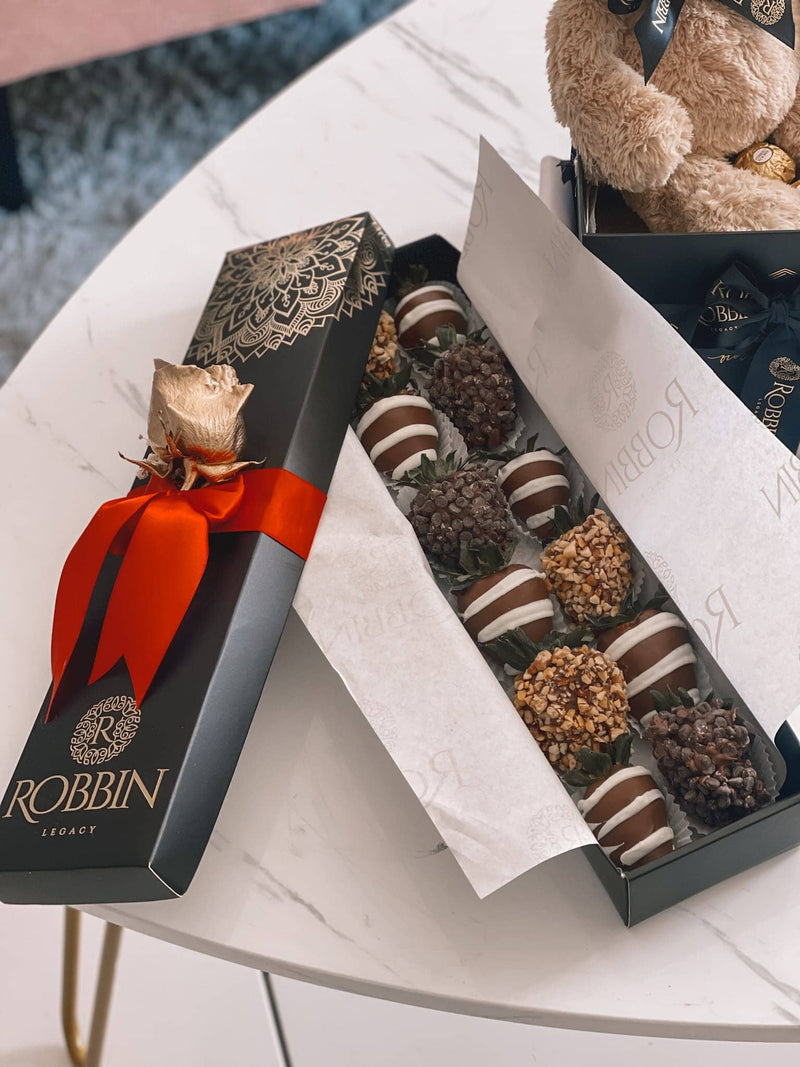 12 strawberries with chocolate covered Strawberries Plus Box Black Miami Florida. Chocolate Covered Strawberries Robbin Legacy 
