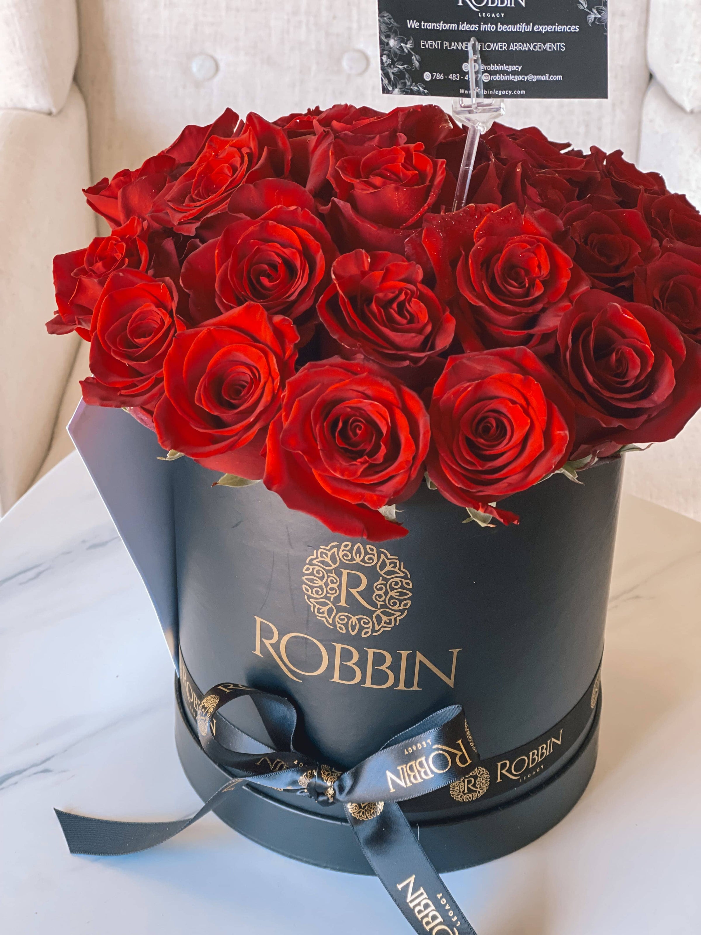 24 Fresh Roses Flowers Round Box Miami Florida. Fresh Flowers Robbin Legacy 