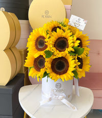 SunFlowers Hat Box Arrangement Miami Florida. Fresh Flowers Robbin Legacy 