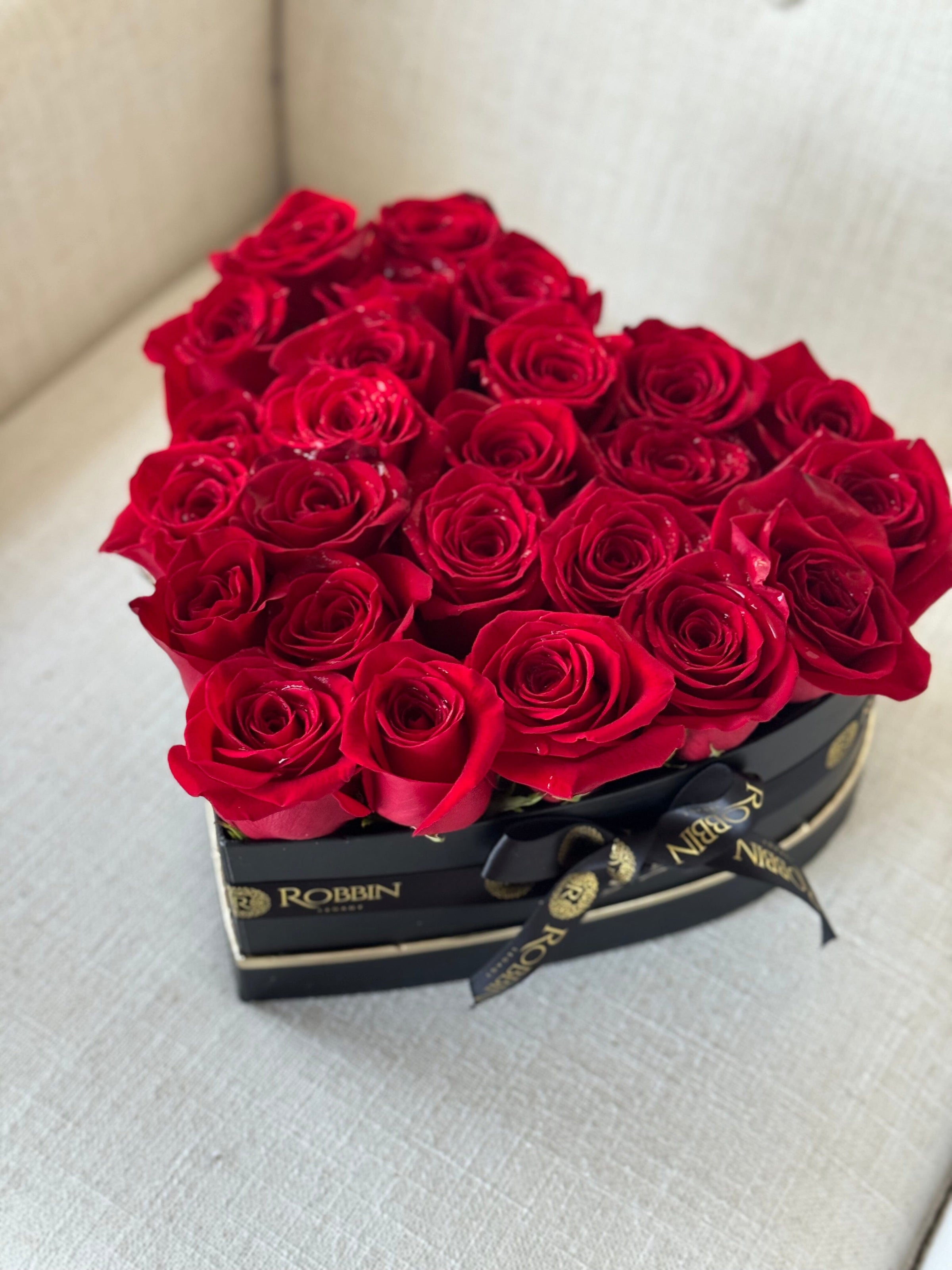 Small heart box with Fresh Roses Miami Florida.. Fresh Flowers Robbin Legacy Black 