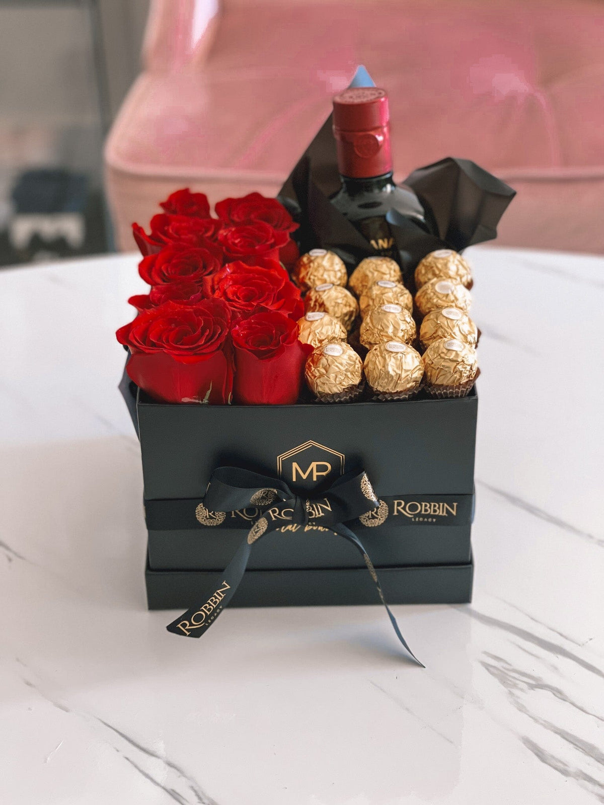 Luxury Gift Box Fresh Roses with Ferrero Chocolates Miami Florida.. Gifts Boxes Robbin Legacy Red Black 