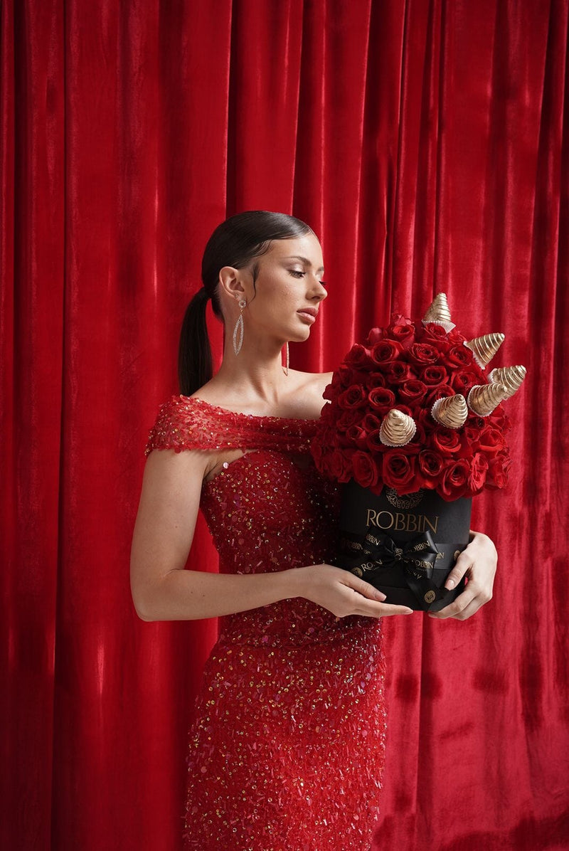 Luxury Box 100 Fresh Roses and Chocolate Covered Strawberries Miami Florida. Chocolate Covered Strawberries robbin legacy 