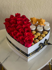 Combo Everything Heart Gift Box Fresh Roses Flowers Miami Florida.. Gifts Boxes Robbin Legacy 