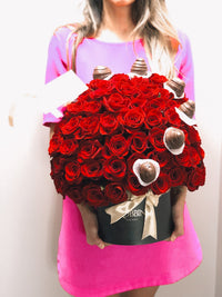 Luxury Box 100 Fresh Roses and Chocolate Covered Strawberries Miami Florida. Chocolate Covered Strawberries robbin legacy 