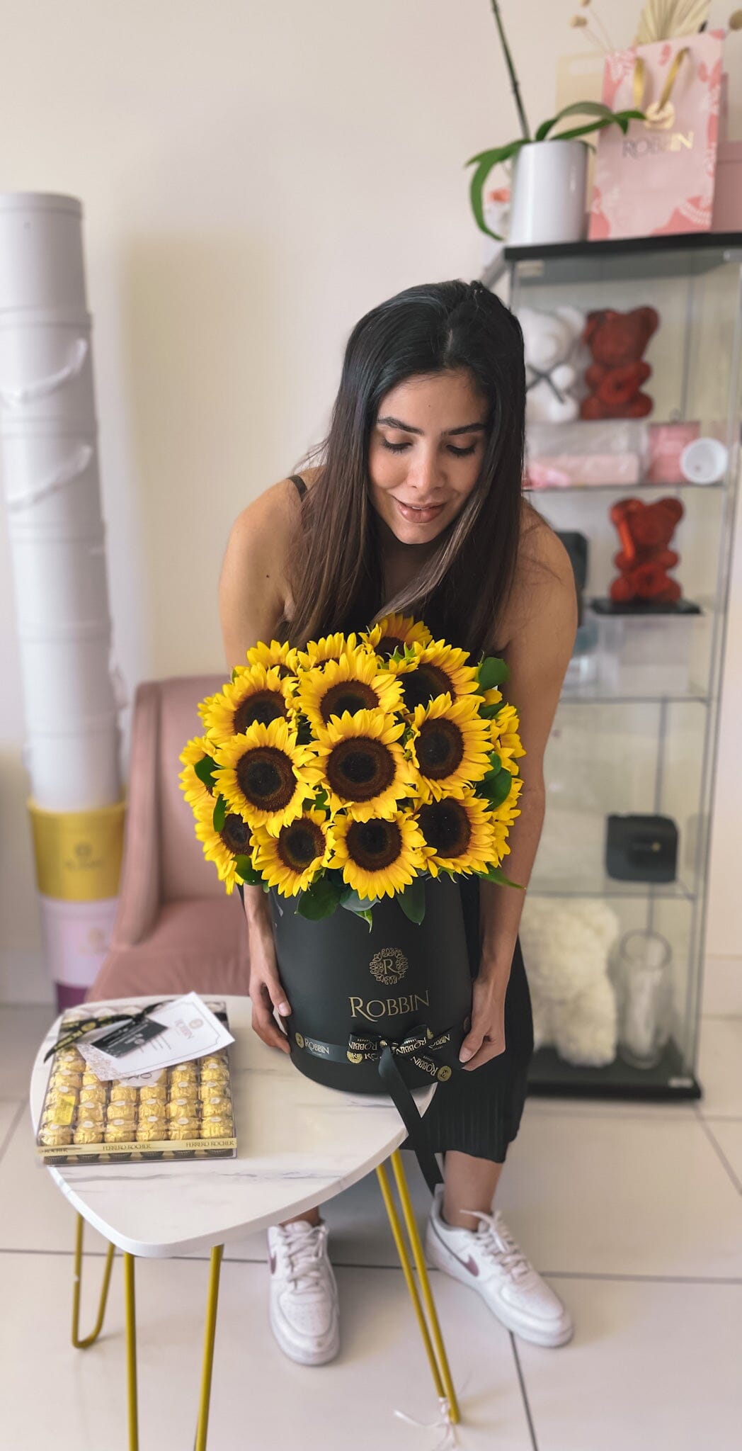 SunFlowers Hat Box Arrangement Miami Florida. Fresh Flowers Robbin Legacy 