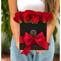 Fresh Roses flowers Medium Box Miami Florida.. Fresh Flowers Robbin Legacy 