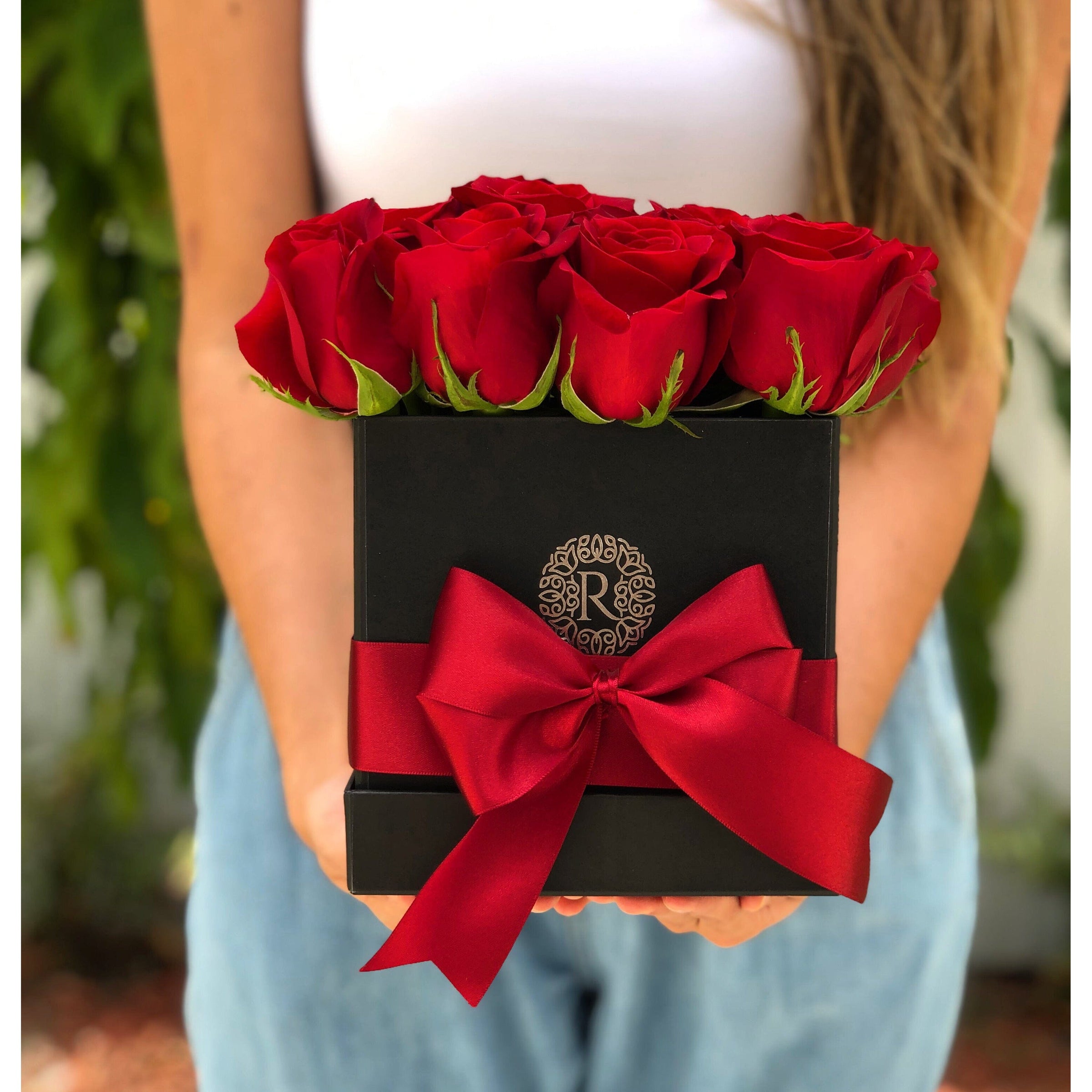 Fresh Roses flowers Medium Box Miami Florida.. Fresh Flowers Robbin Legacy 