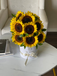SunFlowers Hat Box Arrangement Miami Florida. Fresh Flowers Robbin Legacy 