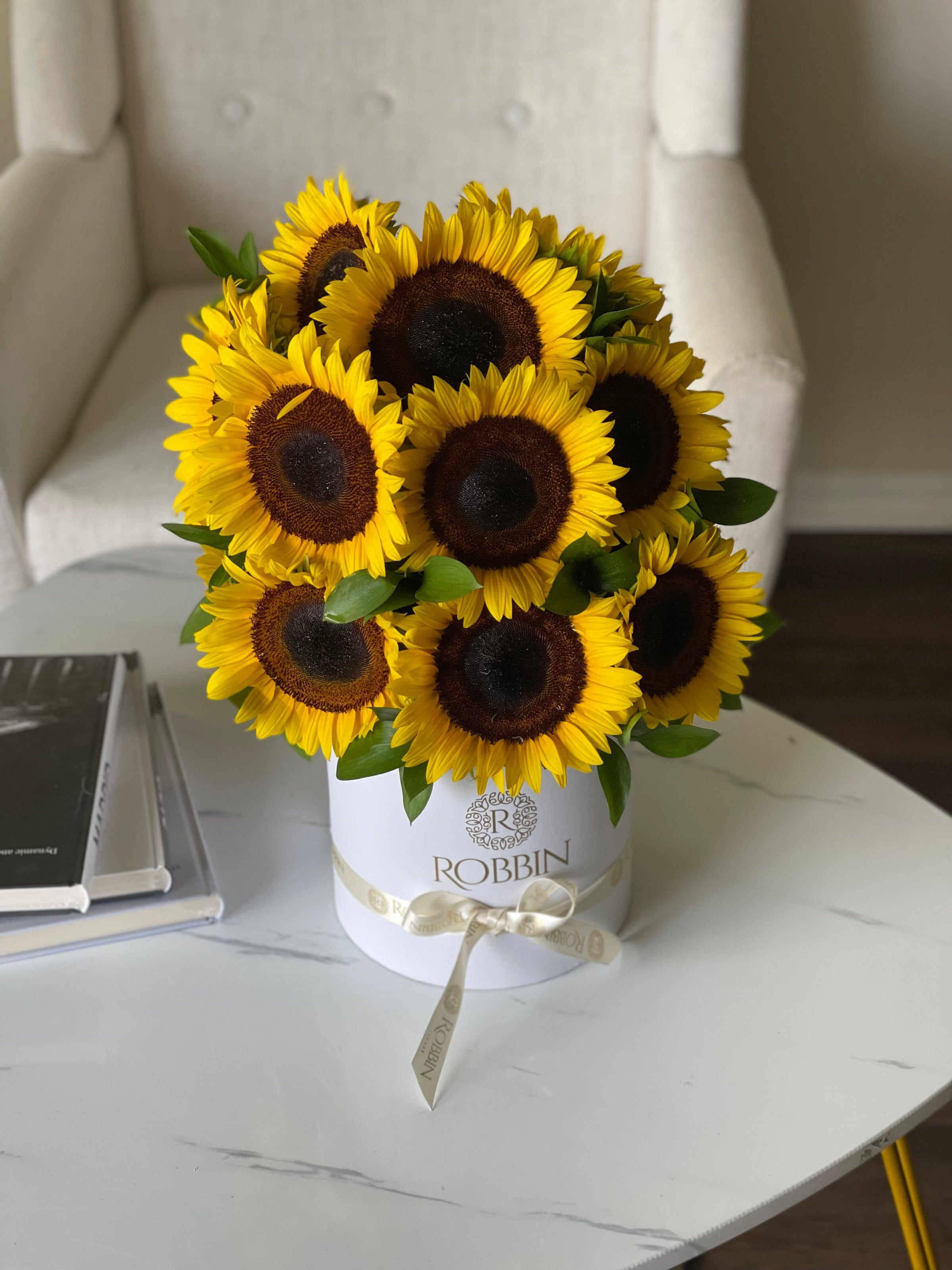 SunFlowers Hat Box Arrangement Miami Florida. Fresh Flowers Robbin Legacy 