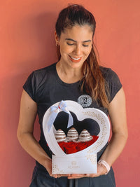 Heart Box Fresh Roses and Chocolate Covered Strawberries Miami Florida.. Chocolate Covered Strawberries Robbin Legacy 