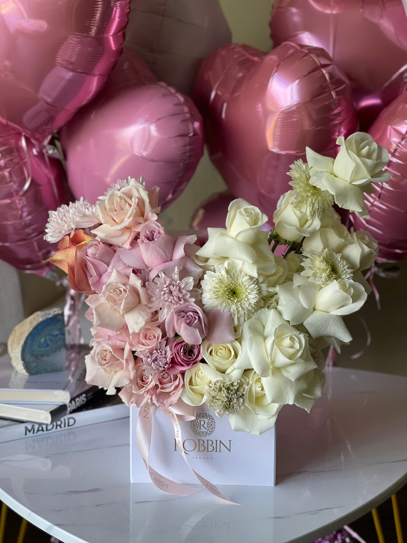 Pink and white hat Box Robbin Legacy 