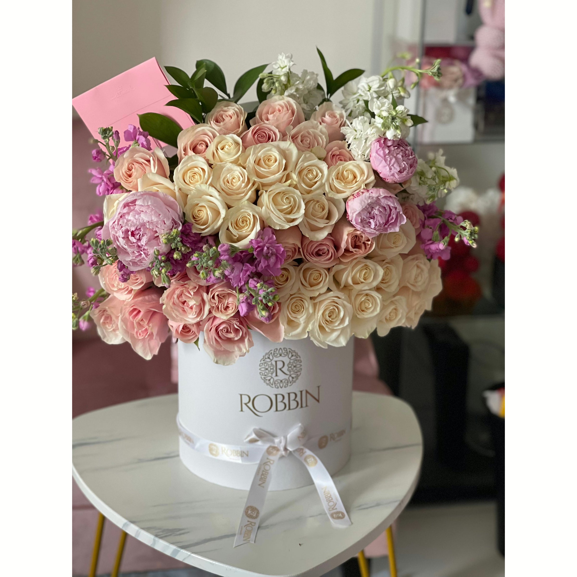 Lavanda Box Mix Fresh Flowers Roses Miami Florida. Fresh Flowers Robbin Legacy 