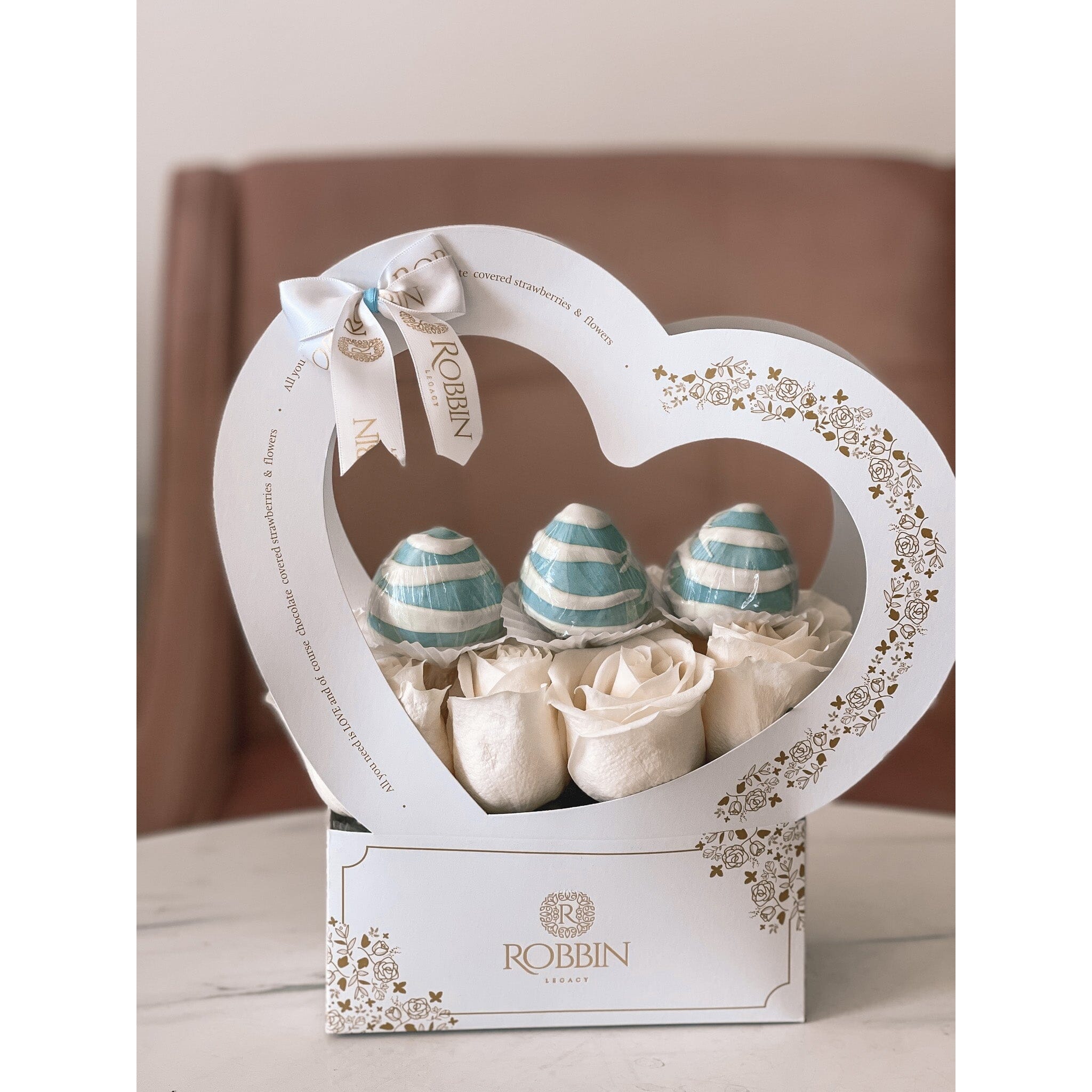 Heart Box Fresh Roses and Chocolate Covered Strawberries Miami Florida.. Chocolate Covered Strawberries Robbin Legacy White Blue Baby 