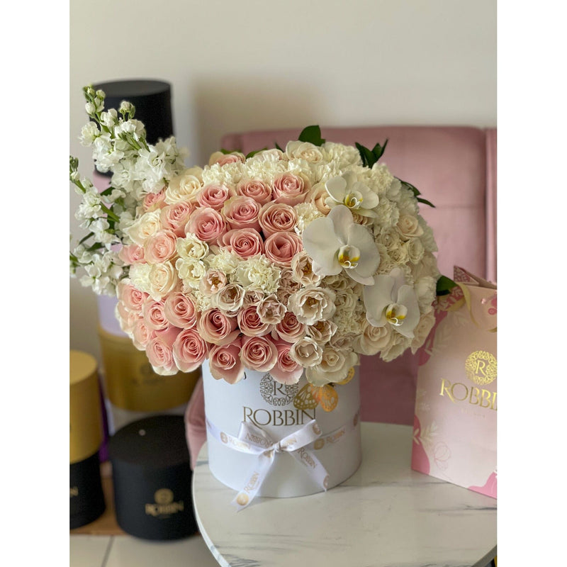 Pink and white Box Mix Fresh Roses Flowers Miami Florida. Fresh Flowers Robbin Legacy 