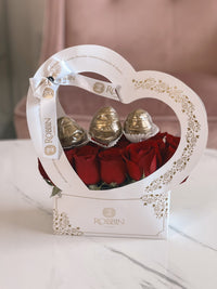 Heart Box Fresh Roses and Chocolate Covered Strawberries Miami Florida.. Chocolate Covered Strawberries Robbin Legacy Red Gold 