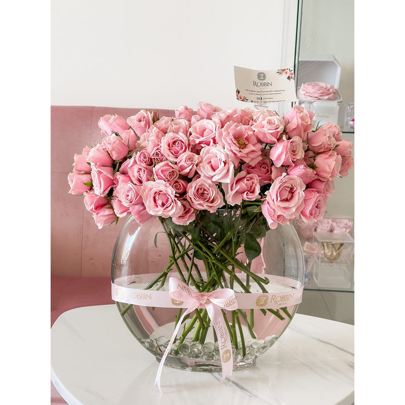 Mini Fresh Roses Flowers and Clear Glass Vase Miami Florida. Fresh Flowers Robbin Legacy 