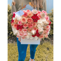 Hat Box Mix Flowers and Chocolate Covered Strawberries Miami Florida. Chocolate Covered Strawberries Robbin Legacy 