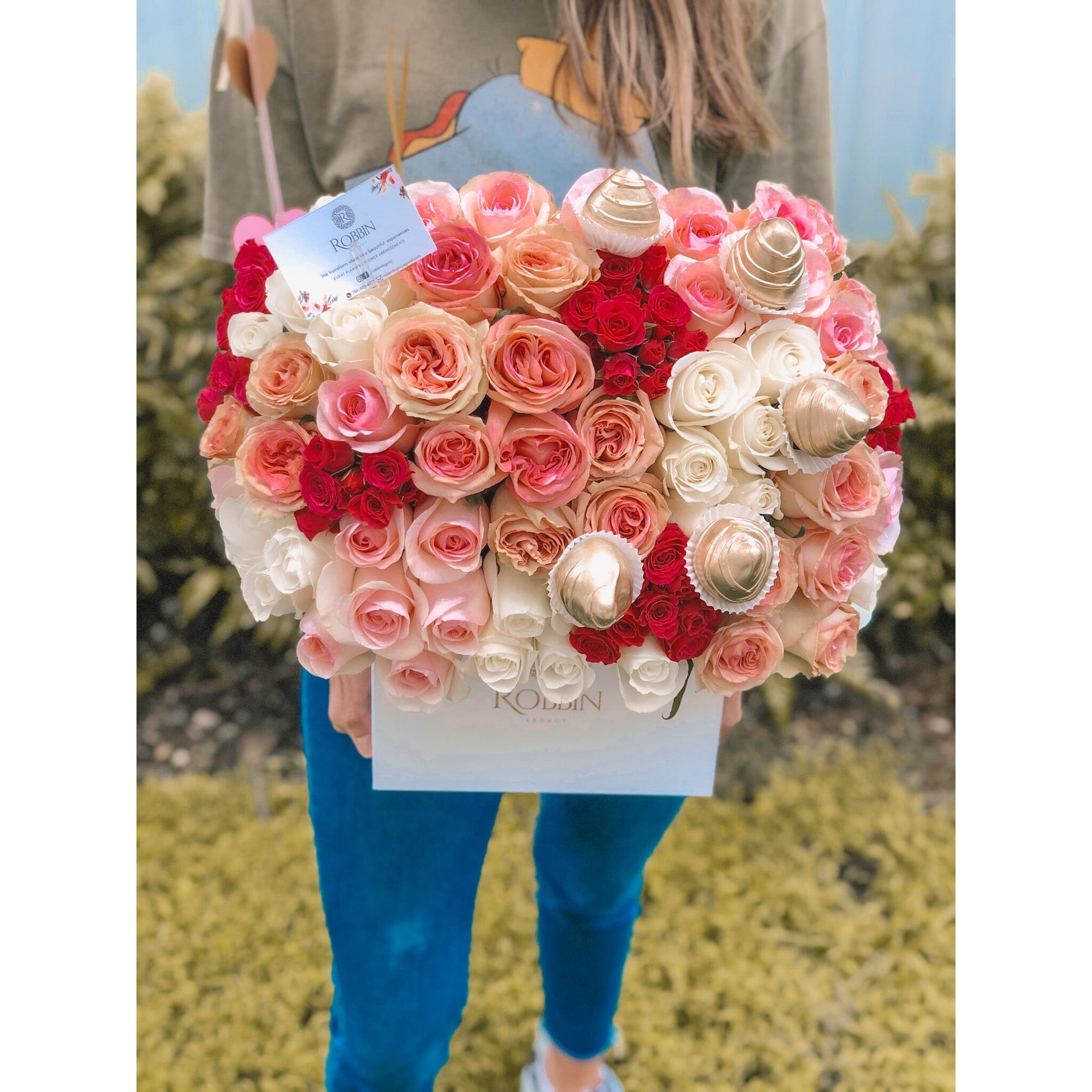 Hat Box Mix Flowers and Chocolate Covered Strawberries Miami Florida. Chocolate Covered Strawberries Robbin Legacy 