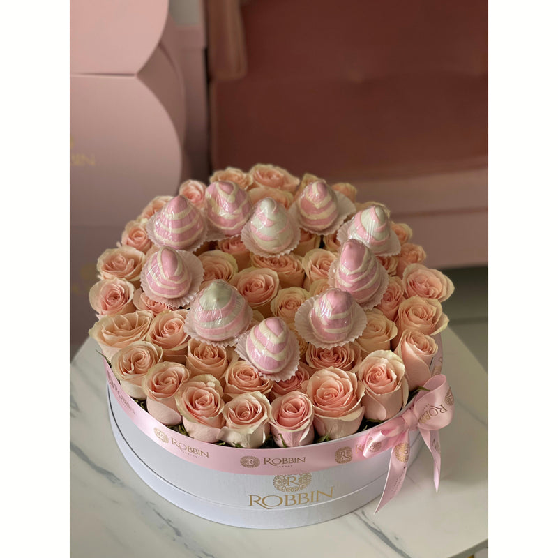 Heart round Box Fresh Roses Flowers and Chocolate Covered Strawberries Miami Florida. Chocolate Covered Strawberries Robbin Legacy 